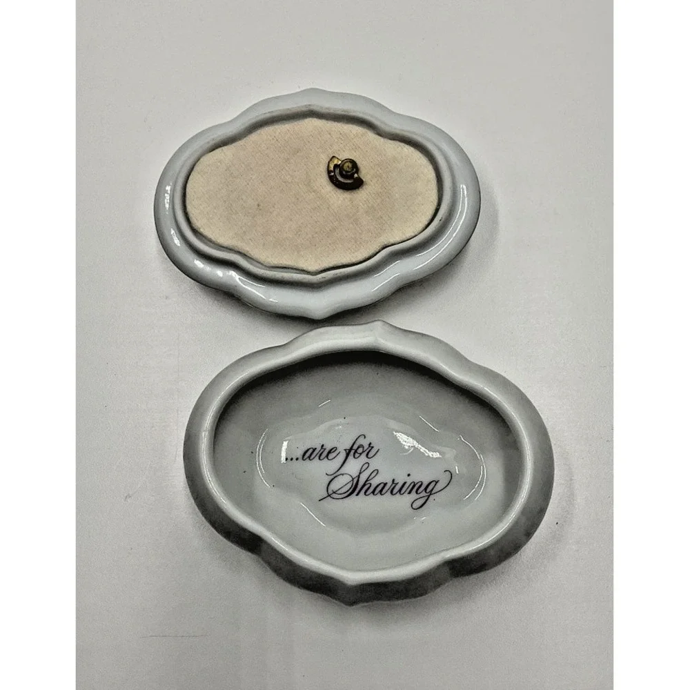 Avon‎ Memories Are For Sharing Porcelain Music Box 1983 Floral